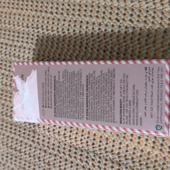 I ๐ Revolution Elf Lip balm & lip scrub New - Picture 2 of 5